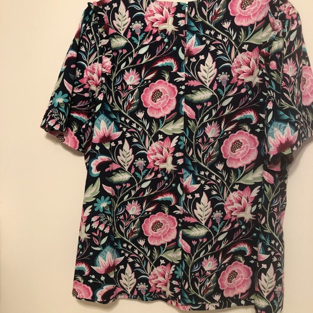 NWT - Crown & Ivy floral top - size 2X - Picture 10 of 11